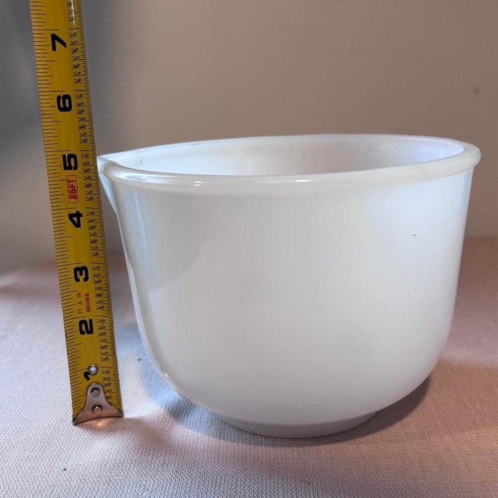 Vintage Glasbake White Milk Glass Spout Mixing Bowl 20CJ Sunbeam Mixmaster - Picture 8 of 8